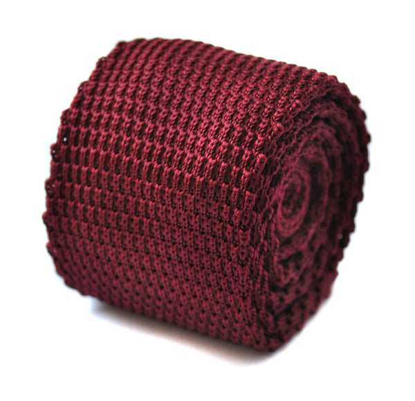 plain maroon knitted tie with pointed end 8cm